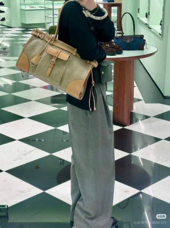 Picture of Prada Handbags _SKUfw235754458fw